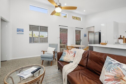 Sou Wester - is a bright, light and modern holiday home.