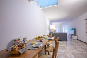Dining - Cozy Apartment In The Heart Of Riva, Riva del Garda, Italy (Riva del Garda)