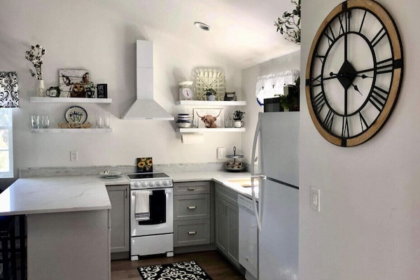 Frigorífic, microones, forn i placa de cuina