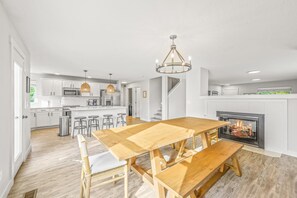Dining - Boise Suburbs + HOTTUB + Game Room (Kuna)