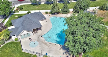 Boise Suburbs + HOTTUB + Game Room