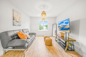 Smart TV, fireplace, table football, ping pong - Boise Suburbs + HOTTUB + Game Room (Kuna)