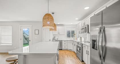 Boise Suburbs + HOTTUB + Game Room