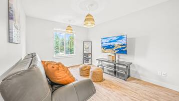 Smart-TV, peis, fotballspill og bordtennis