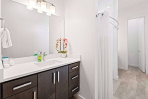 Unclassified image, 5 of 55, button