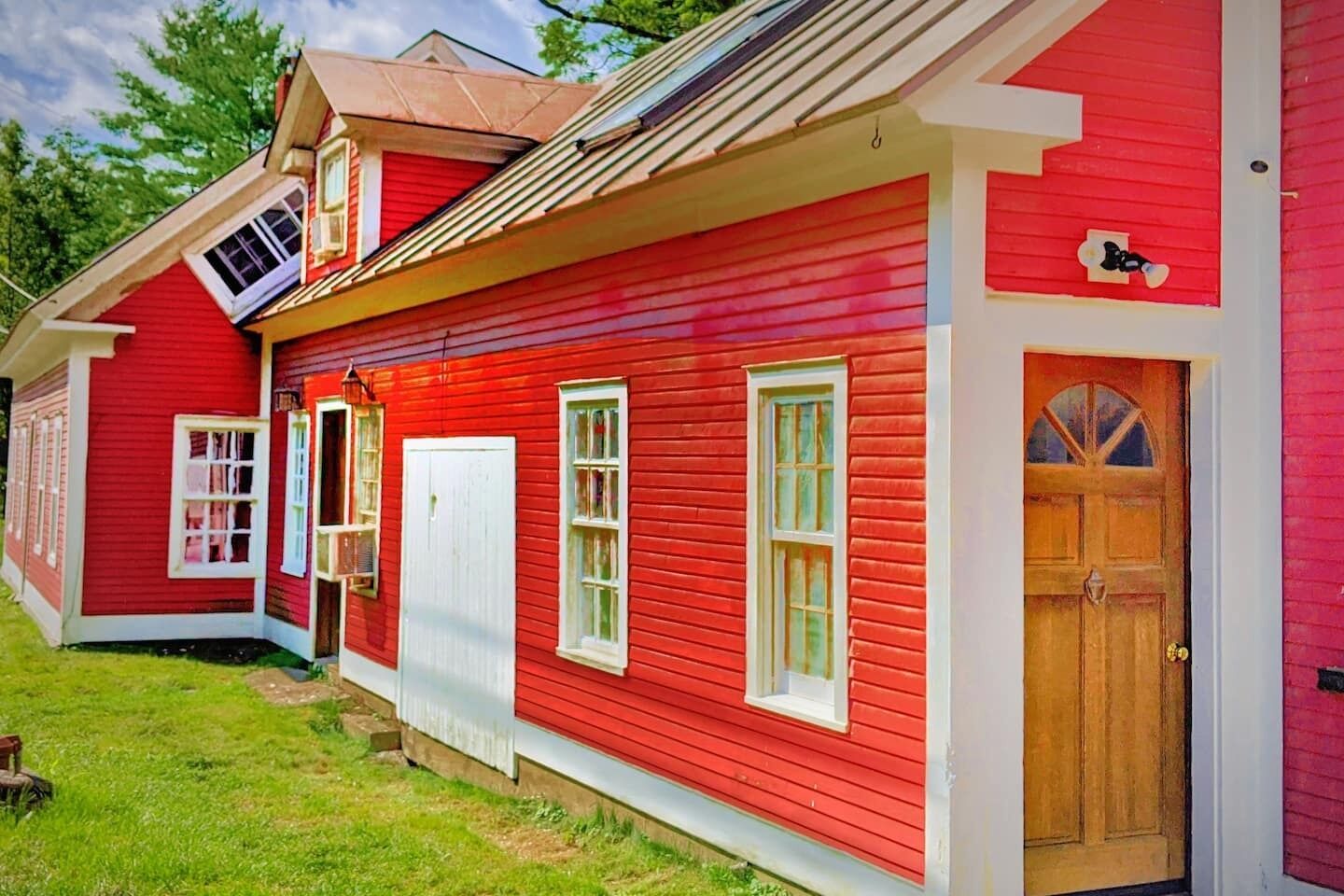 Large Farm House Apartment minutes away from Stowe Mountain Resort