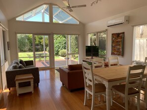 Smart TV - Beach Bliss @ Barwon Heads (Barwon Heads)