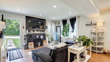 TV, fireplace, stereo