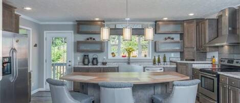 Refrigerador, microondas, horno, placa de cocina