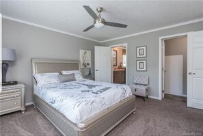 3 bedrooms, desk, iron/ironing board, free WiFi