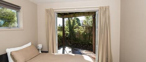 4 bedrooms, WiFi, bed sheets