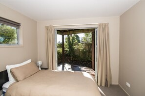 4 bedrooms, WiFi, bed sheets