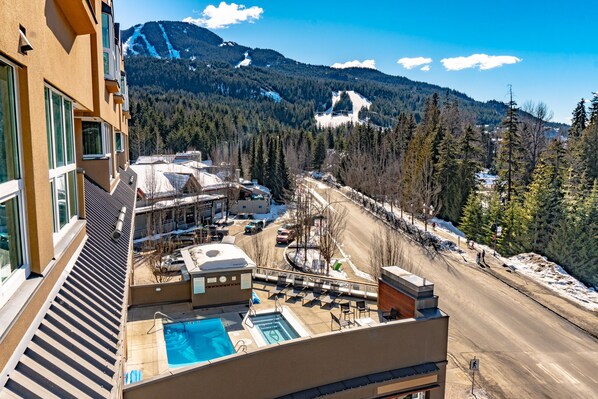 Pool - Le Chamois 313 - Ski in Ski out, Common Pool, Hot Tub & Gym (Whistler)