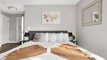 2 bedrooms, in-room safe, desk, iron/ironing board