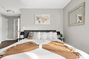 2 habitaciones, caja de seguridad en la habitación y escritorio