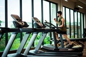 Fitness facility - Stylish Luxe King bed w/Free Parkng near DT Oak Pk (Oak Park)