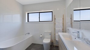 Bathtub - Surf's Up @ Copa - Pool and Ocean Views (COPACABANA)
