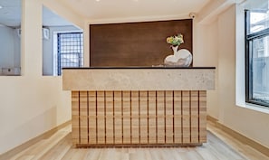 Reception - Itsy Hotels Classio Richmond (Bengaluru)