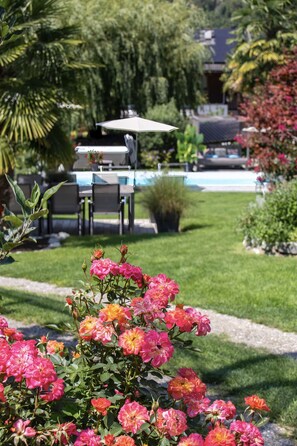 Property grounds - Apartment "Löwenzahn" with Mountain View, Pool, Wi-Fi, Balcony & Garden (Rifiano)