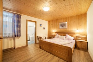 2 slaapkamers, een strijkplank/strijkijzer, gratis wifi, beddengoed