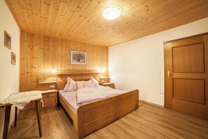 2 sovrum, strykjärn/strykbräda, gratis wi-fi och sängkläder