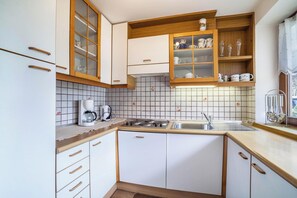 Kühlschrank, Herdplatte, Geschirrspüler