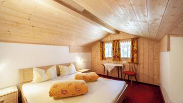 2 slaapkamers, een strijkplank/strijkijzer, gratis wifi, beddengoed