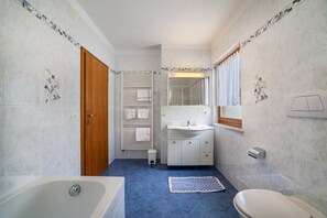 Bathtub, hair dryer, towels