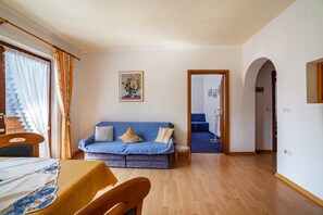 1 bedroom, iron/ironing board, free WiFi, bed sheets - Apartment "Sonnenblume" with Mountain View, Pool, Wi-Fi, Balcony & Garden (Rifiano)