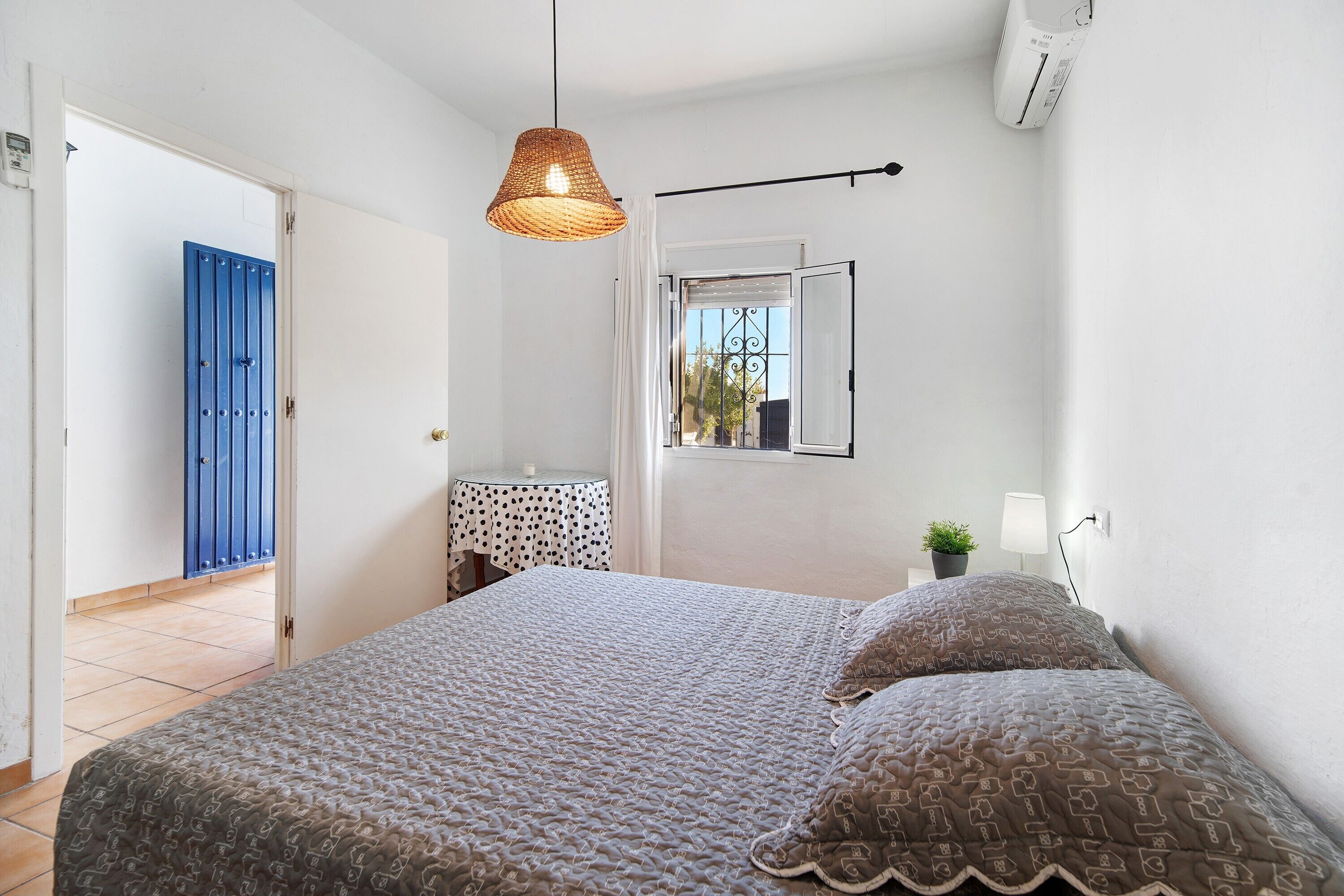 3 chambres, fer et planche à repasser, Wi-Fi gratuit, draps fournis