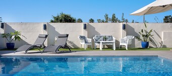 Vacation Home Beautiful Traditional House with Pool, Wi-Fi, A/C, Terrace & Garden