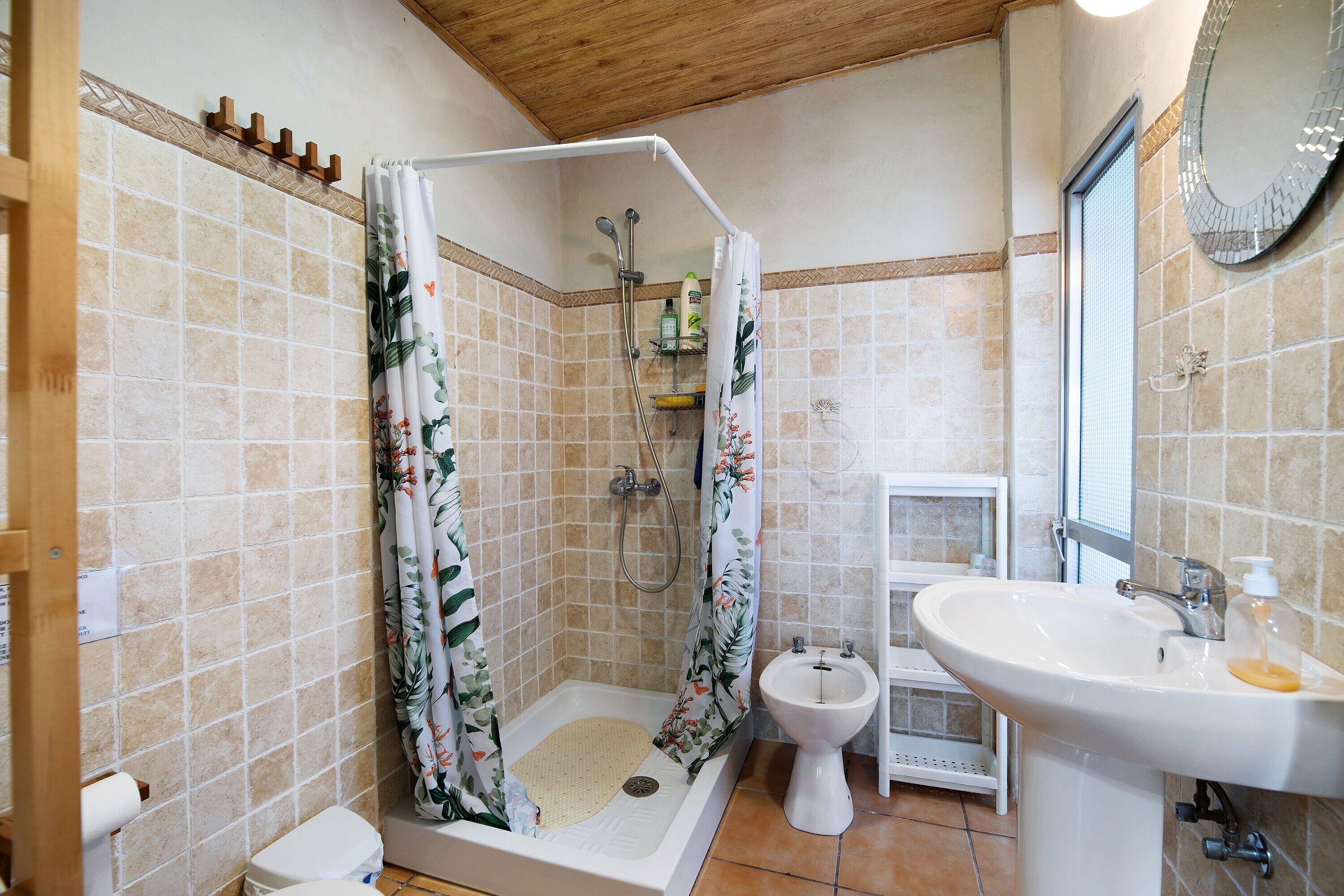 Douche, serviettes fournies