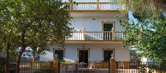 Villa Los Pinos with Pool, Wi-Fi, A/C, Terrace & Garden