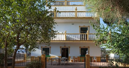 Villa Los Pinos with Pool, Wi-Fi, A/C, Terrace & Garden