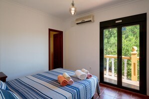 5 dormitorios, tabla de planchar con plancha, wifi gratis y ropa de cama