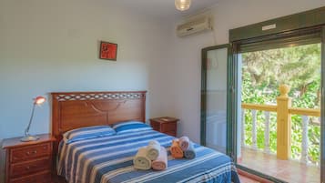 5 slaapkamers, een strijkplank/strijkijzer, gratis wifi, beddengoed