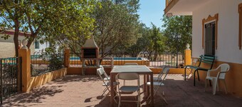 Villa Los Pinos with Pool, Wi-Fi, A/C, Terrace & Garden