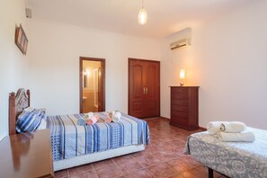 5 chambres, fer et planche à repasser, Wi-Fi gratuit, draps fournis