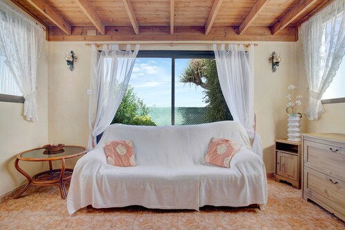 Casa Albryna: Secluded Lanzarote Villa with Heated Pool & Mountain Views