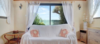 Casa Albryna: Secluded Lanzarote Villa with Heated Pool & Mountain Views