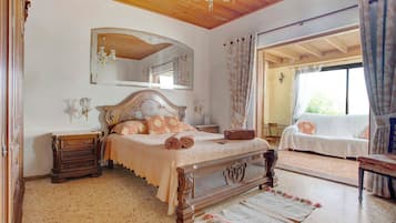 3 dormitorios, tabla de planchar con plancha, wifi gratis y ropa de cama