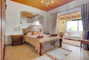 3 bedrooms, iron/ironing board, free WiFi, bed sheets - Lanzarote Rural Villa "Casa Albryna Lanzarote" with Mountain View, Pool & Garden (Tahiche)