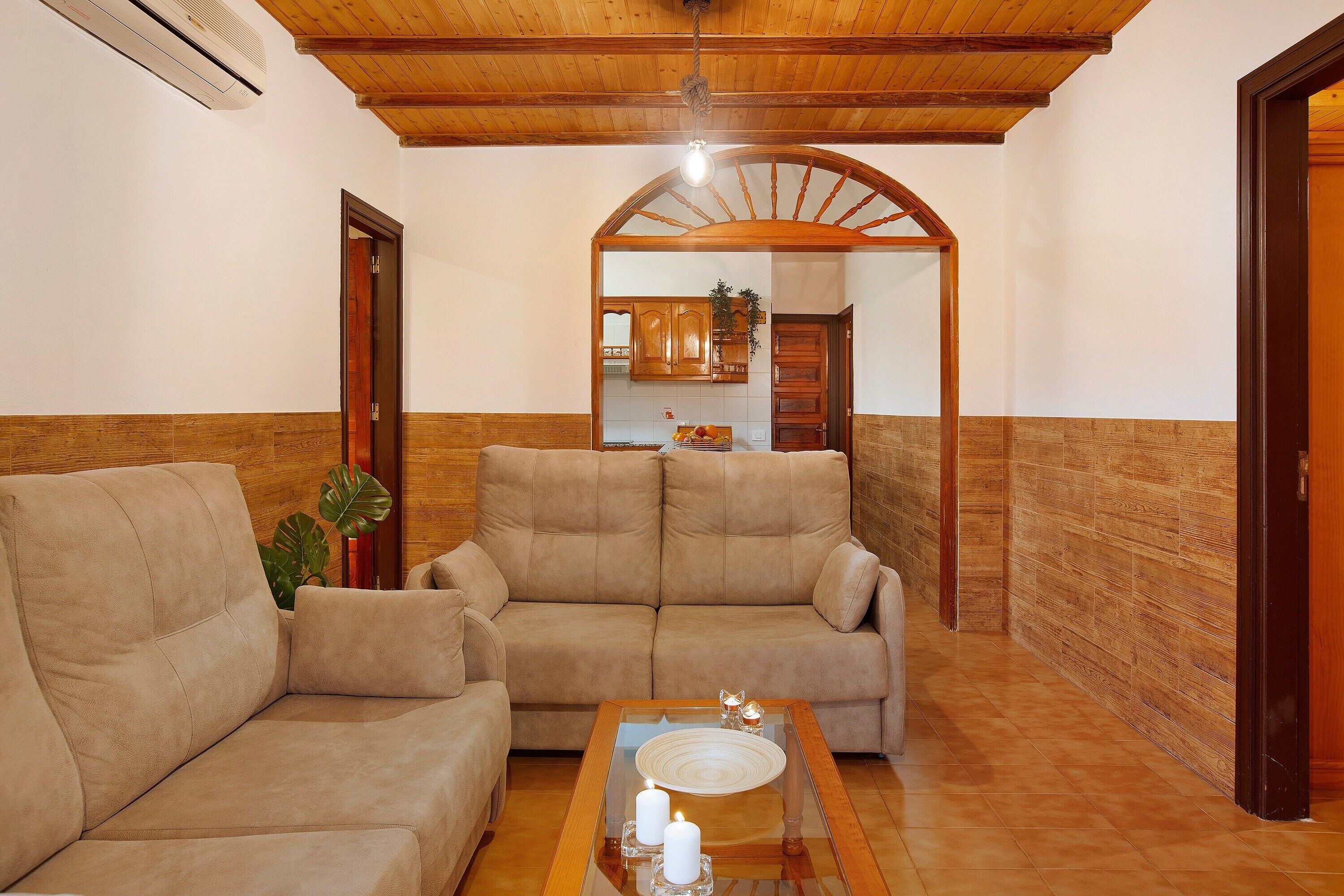 Tv och ett bordtennisbord