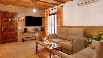 TV, mesa de pingue-pongue