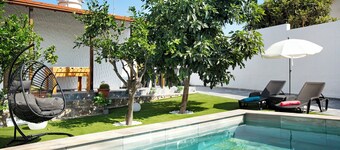 Vacation Home "Casa Juani" with Mountain View, Pool, Wi-Fi, Terraces & Garden