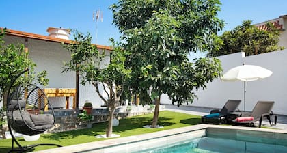 Vacation Home "Casa Juani" with Mountain View, Pool, Wi-Fi, Terraces & Garden