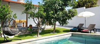 Vacation Home "Casa Juani" with Mountain View, Pool, Wi-Fi, Terraces & Garden