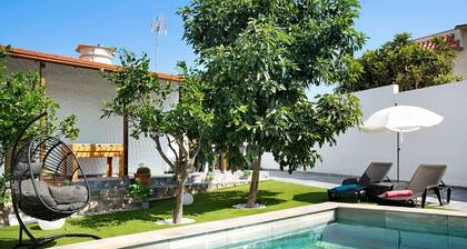 Vacation Home "Casa Juani" with Mountain View, Pool, Wi-Fi, Terraces & Garden