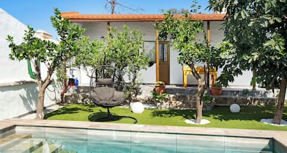 Vacation Home "Casa Juani" with Mountain View, Pool, Wi-Fi, Terraces & Garden