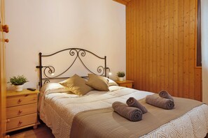 4 chambres, fer et planche à repasser, Wi-Fi gratuit, draps fournis